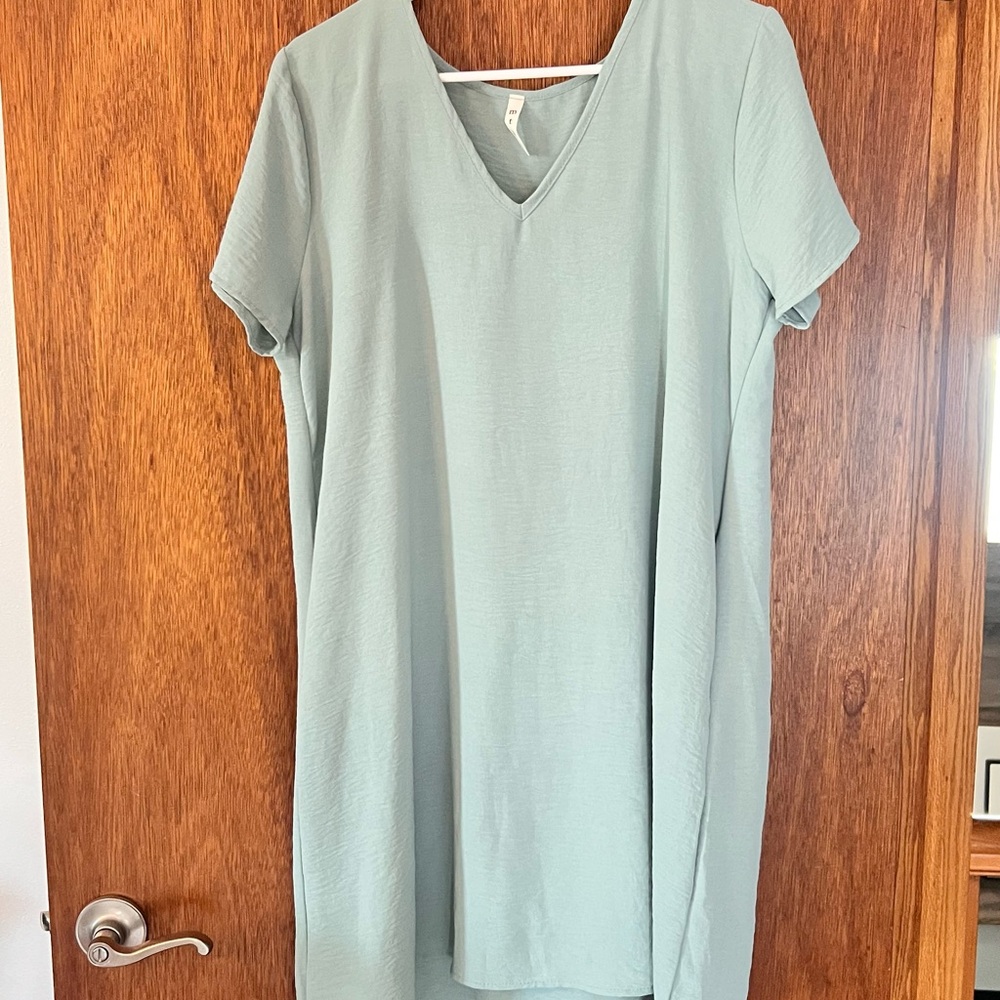 mts Light Sage V-Neck Short Sleeve Tunic Dress with pockets!